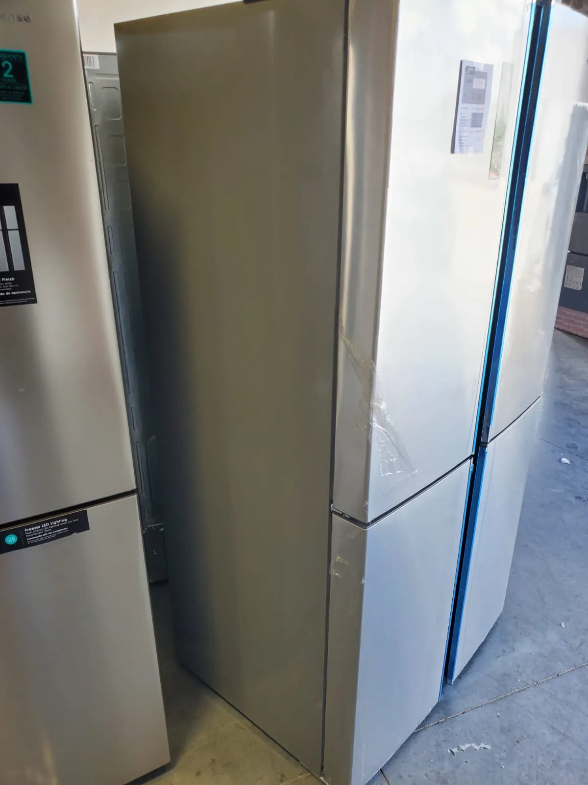 Hisense - 20 cu. ft. French Door Refrigerator - Stainless steel