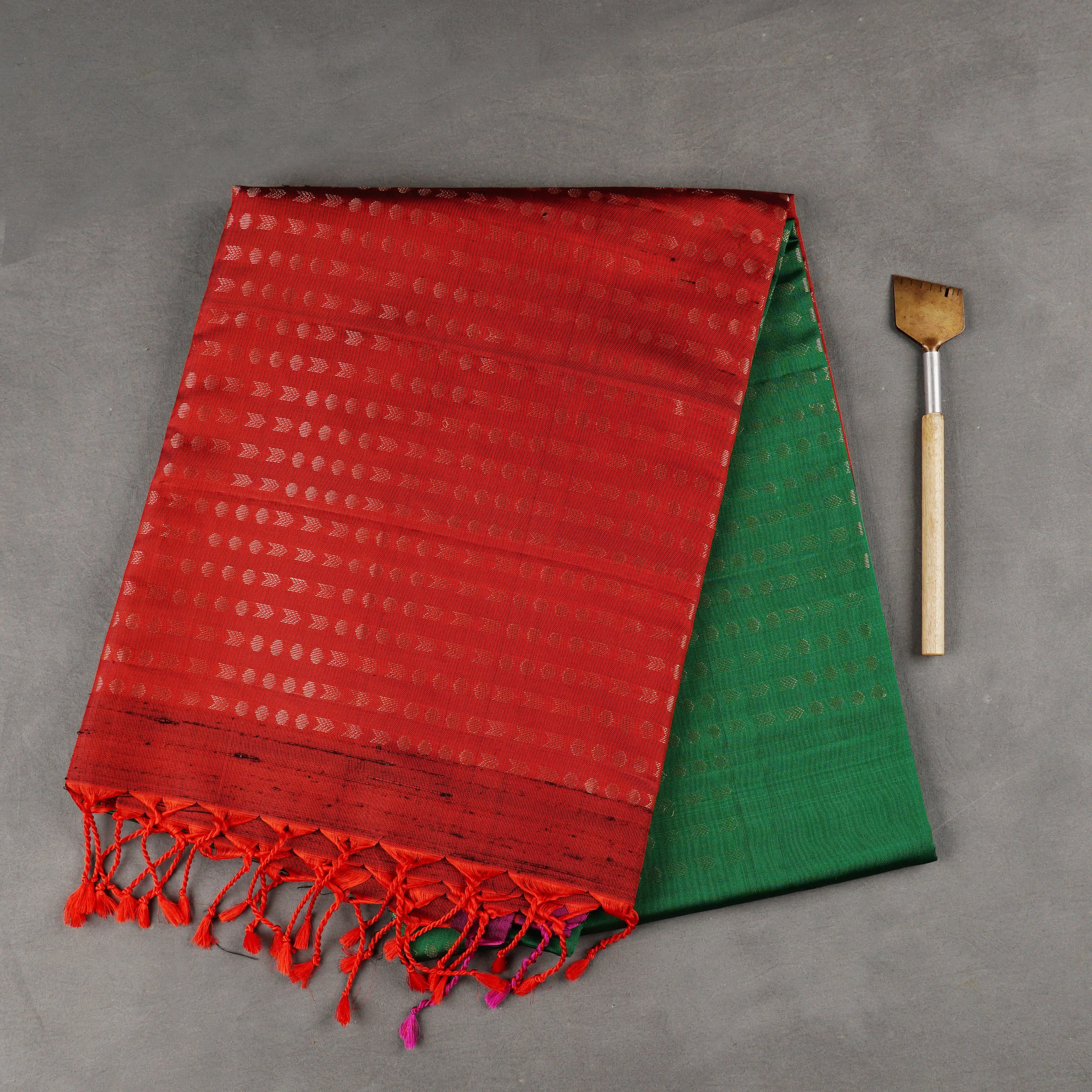 "Handwoven Green with Orange Soft Silk Saree - 1837T006459DSC"
